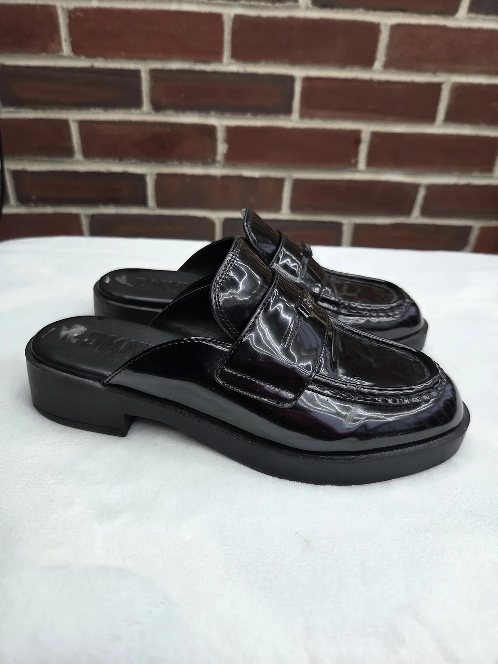 DKNY Black Patent Loafer Mule Slides Women's Size 6.5 Slip On Chain Detail